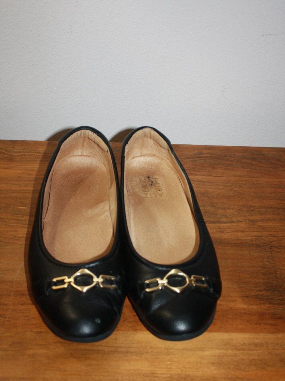 Women's Naturalizer Black Flats size 7.5 wide